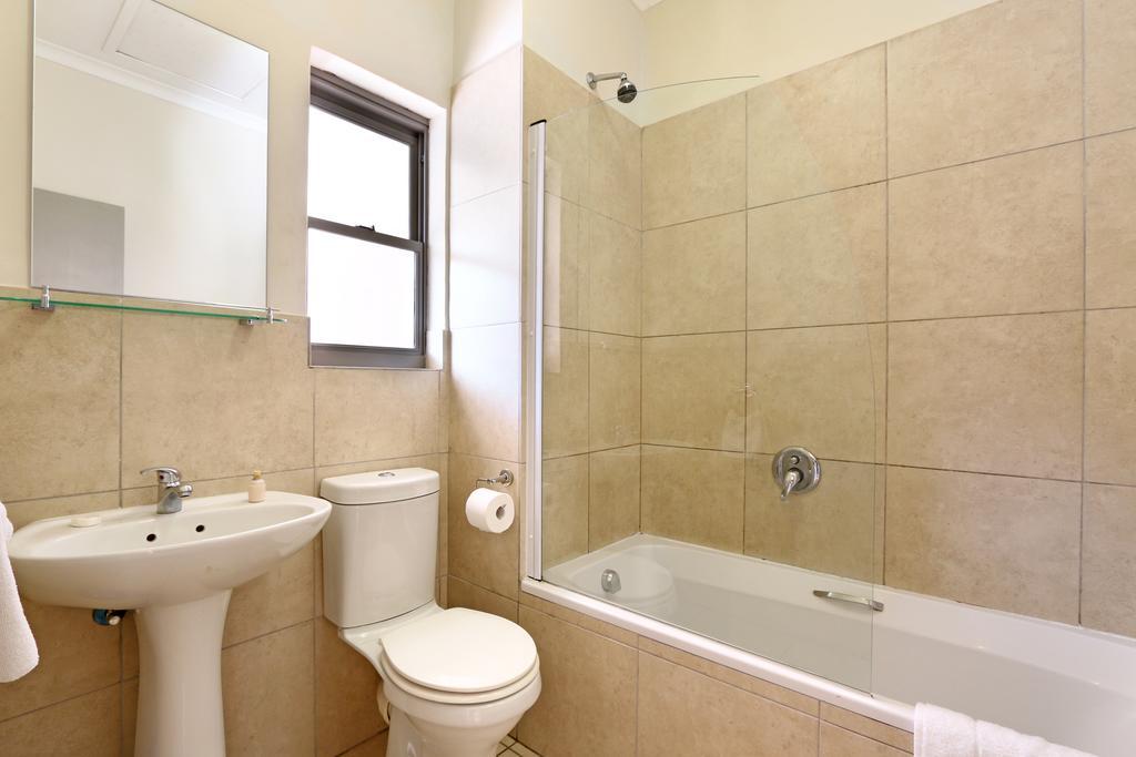 Amalfi On Regent Hotel Cape Town Bagian luar foto